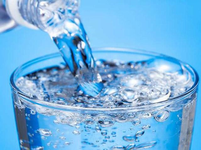 Uống đủ nước hàng ngày goups cơ thể cân bằng lượng pH cho cơ thể