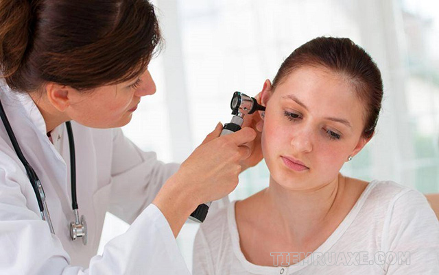 Thăm khám bác sĩ khi có các hiện tượng ngứa tai bất thường xảy ra