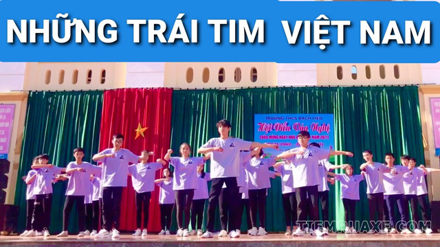 Hình ảnh các bạn học sinh nhảy flashmob Những trái tim Việt Nam